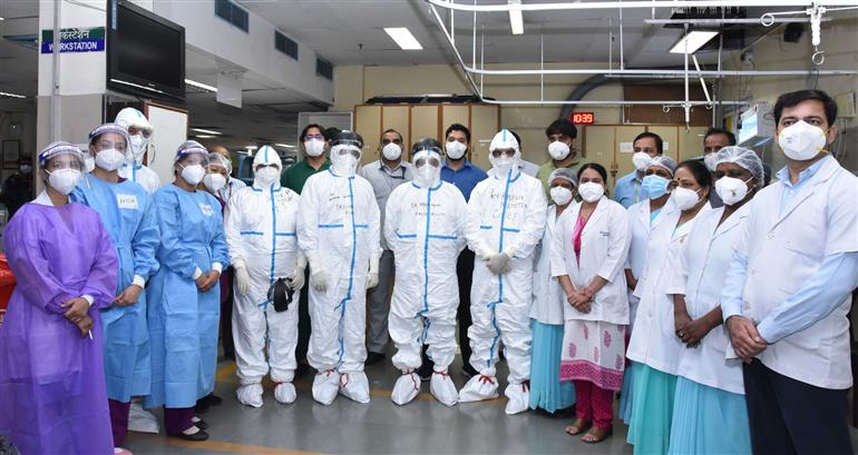 दिल्ली में कोरोना संकट: 100 से कम ICU बेड, पॉजिटिविटी रेट बढ़कर 30 फीसदी हुई : CM केजरीवाल 